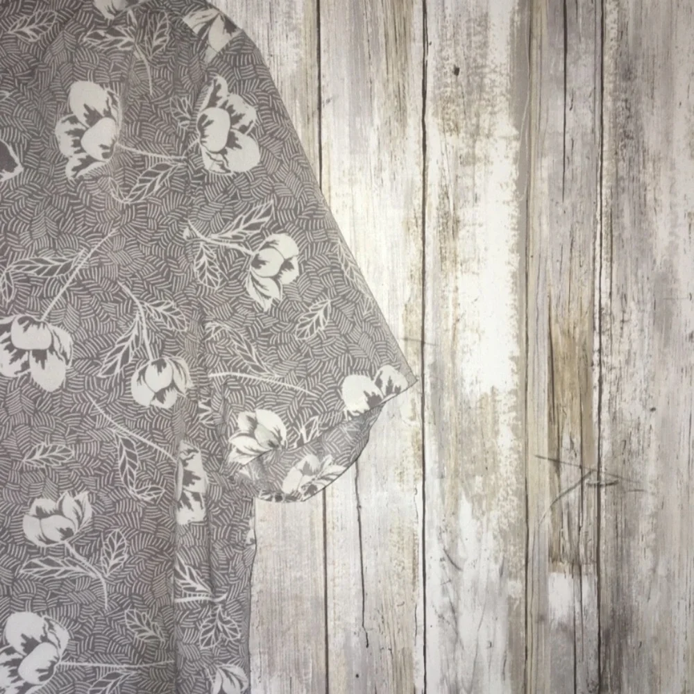 Entro Split Neck Grey Floral Oversized Blouse - Picture 2 of 5